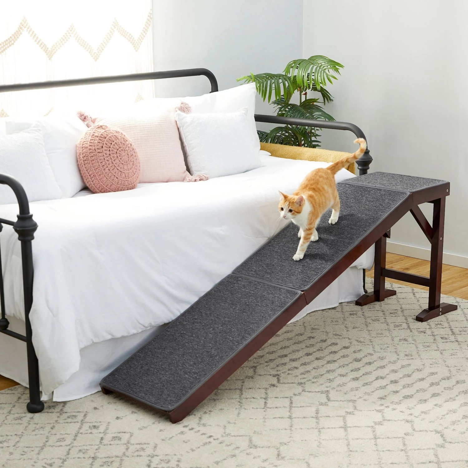 Frisco Deluxe Wooden Carpeted Cat & Dog Ramp 5 Frisco Deluxe Wooden Carpeted Cat & Dog Ramp - Image 3