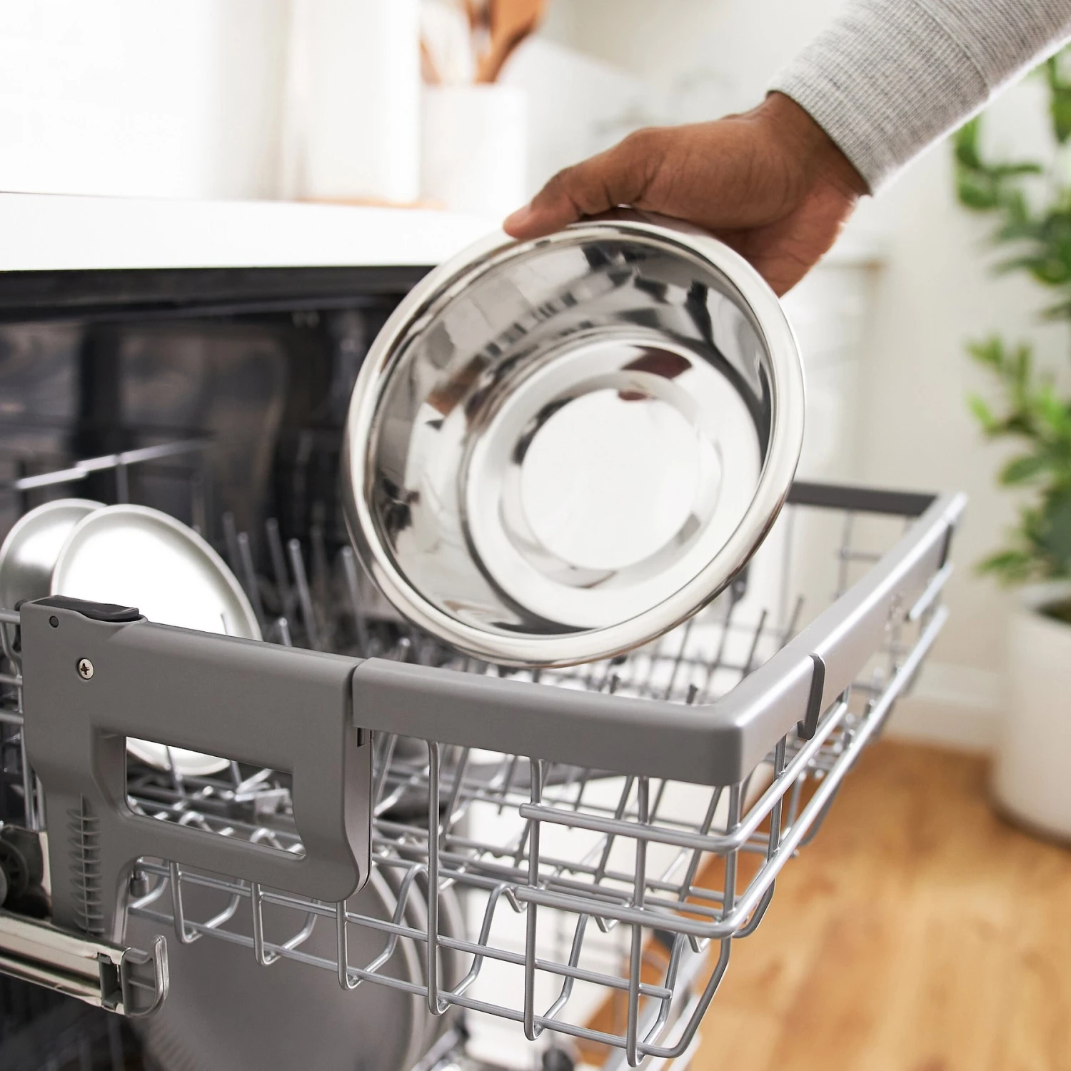 Frisco Black Iron Non-Skid Stainless Steel Dog & Cat Bowl 9 Frisco Black Iron Non-Skid Stainless Steel Dog & Cat Bowl - Image 7